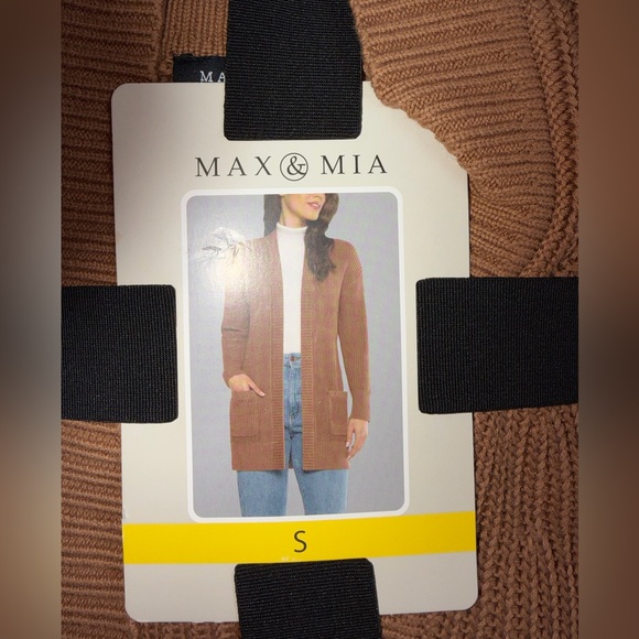 Max & Mia Cardigan - Picture 3 of 3